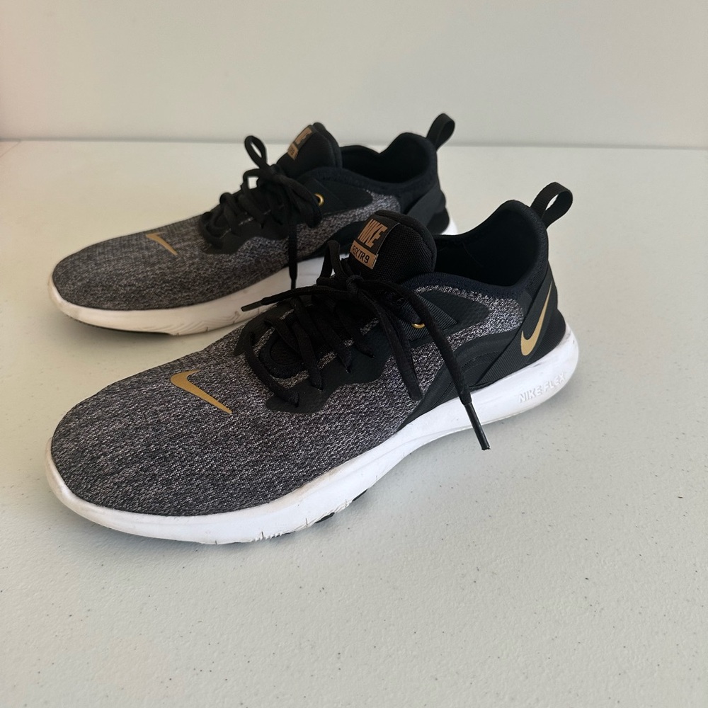 Women’s 9.5 Nike Flex TR 9 Gunsmoke and Gold‎ Sneakers